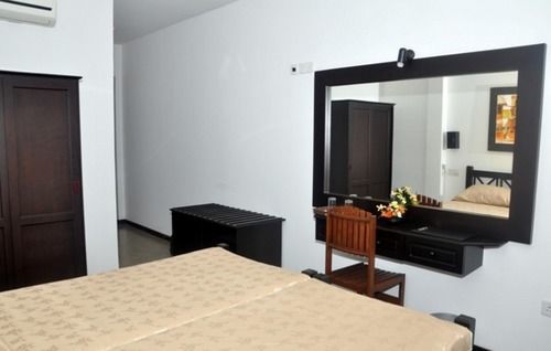 Scandinavia Hotel Hikkaduwa Exterior photo